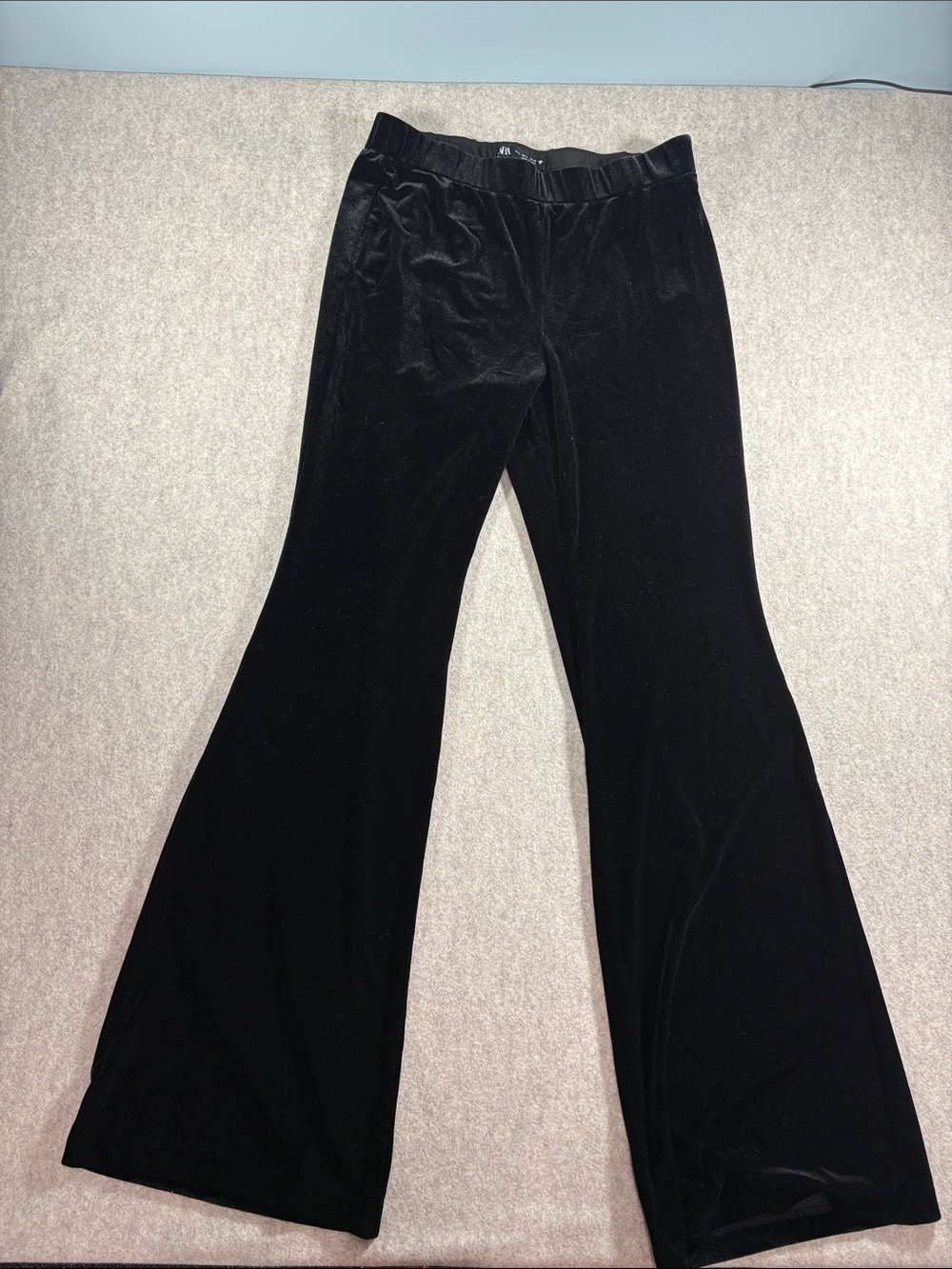 Zara Women’s Black High Waisted Flare Velour Trousers size LG